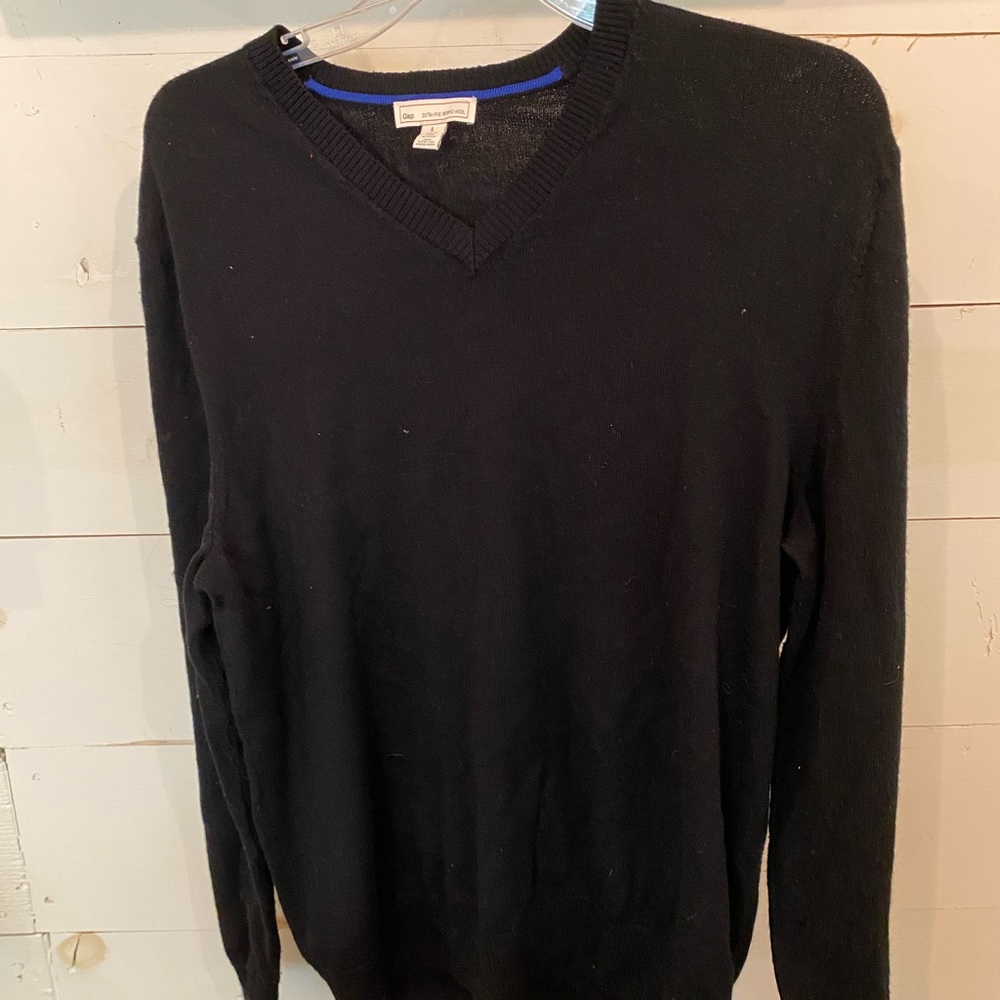 New gap v neck sweater